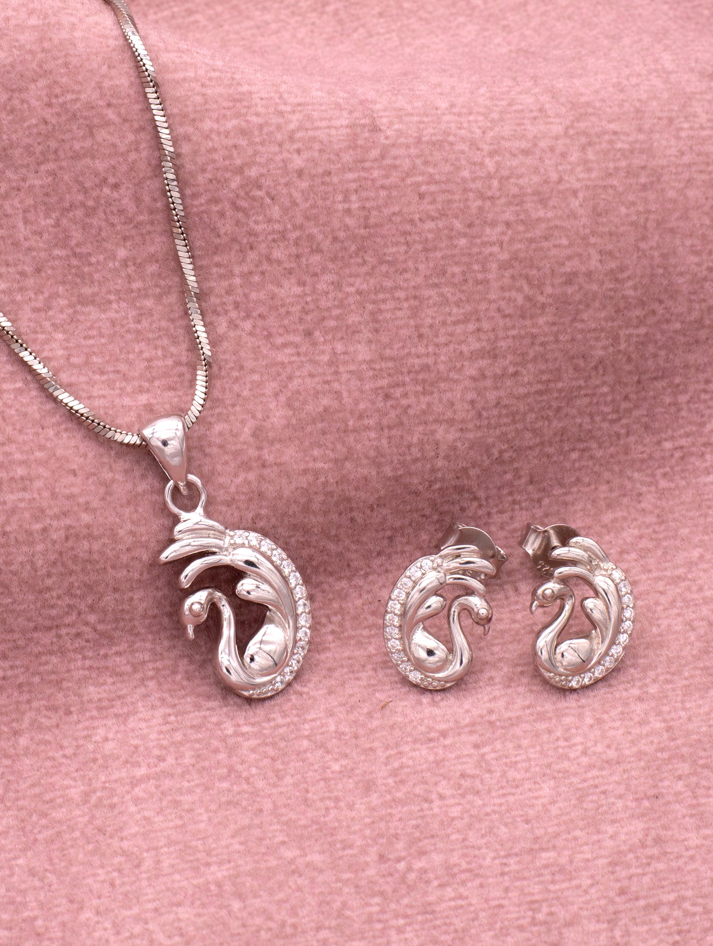 925 Silver Plated Swan Pendant Set